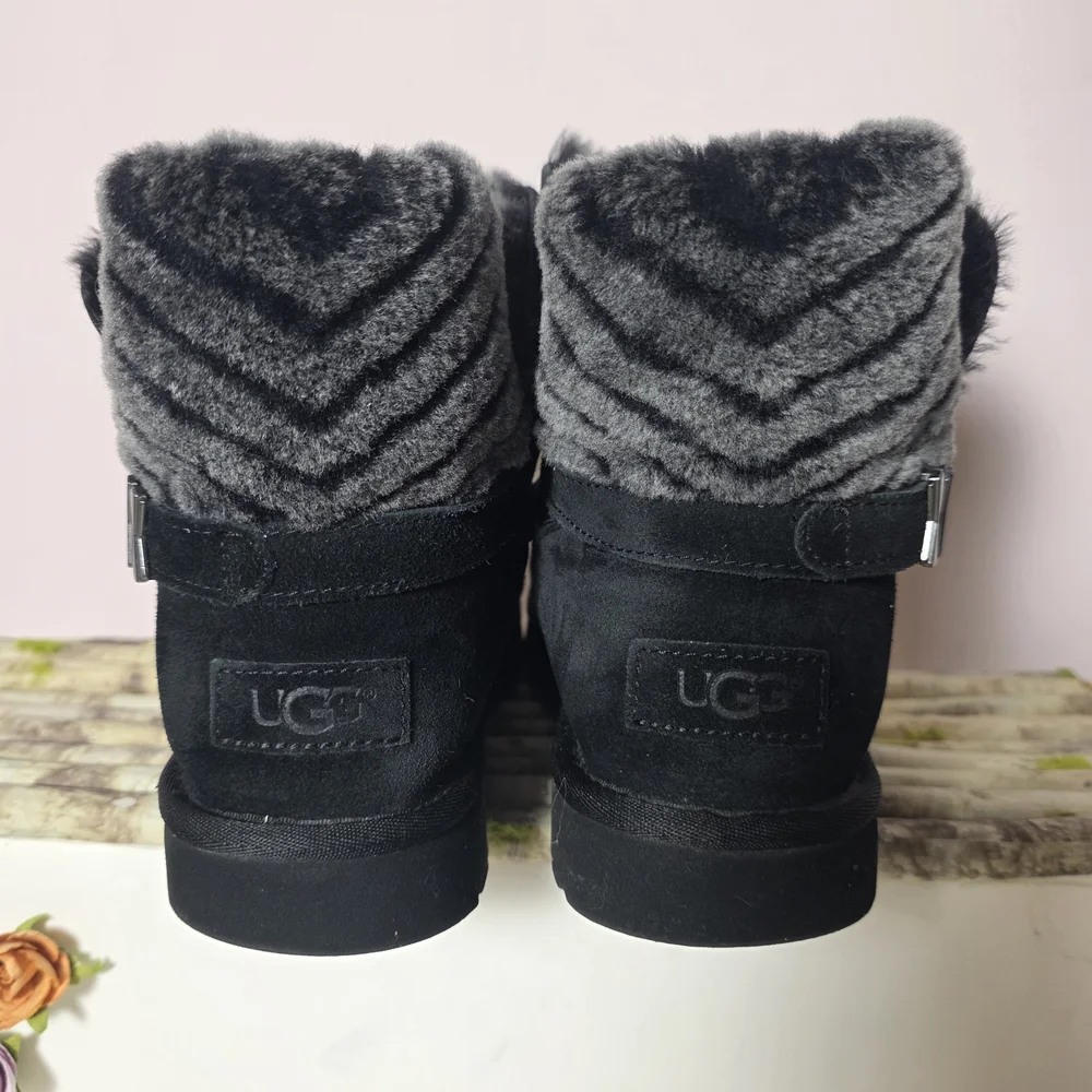 UGG Analia Black Suede Sheepskin Ankle Boots Women’s Size 7 Cozy Fur Lined